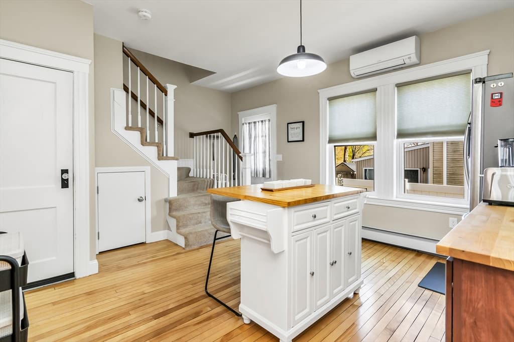 Single Family Residence at 19 Forest St, Haverhill MA 01832, photo 12 of 28