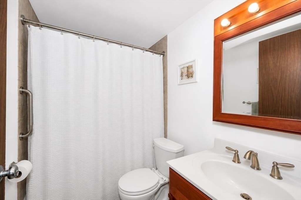 Condominium at 49 Melrose St # 4B, Melrose MA 02176, Melrose, photo 16 of 33