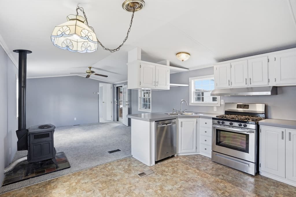 548 Kenyon Ave # 42, Attleboro MA 02703 photo 9