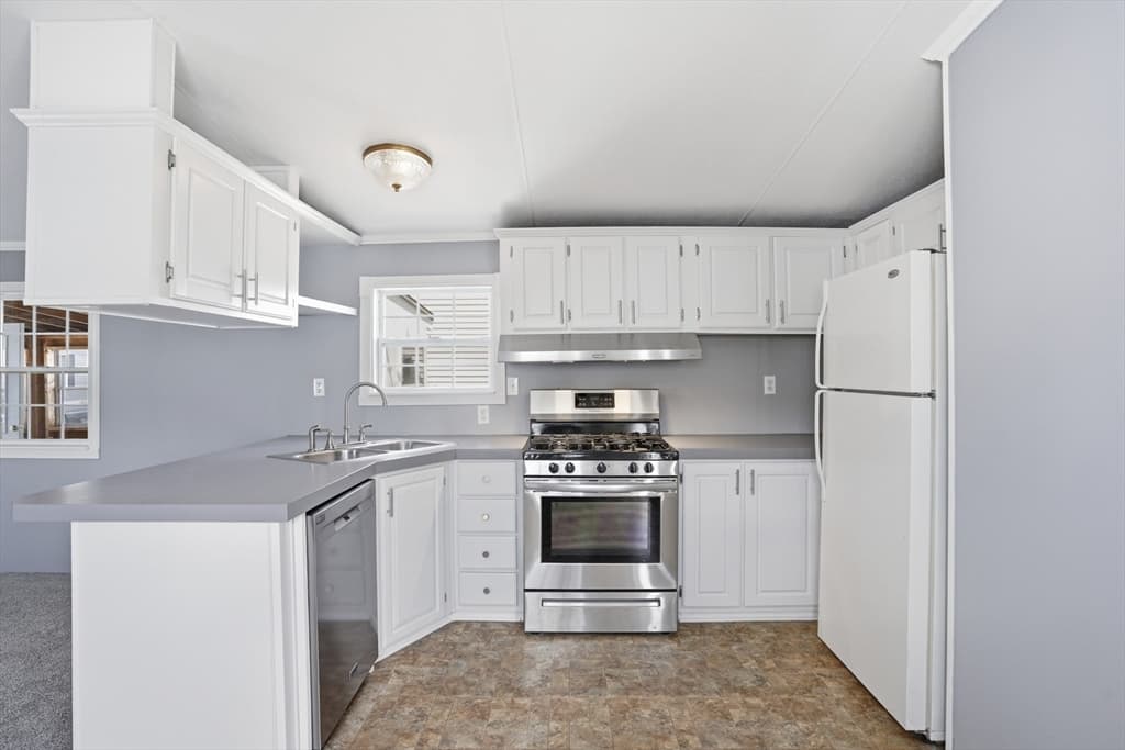 548 Kenyon Ave # 42, Attleboro MA 02703 photo 10