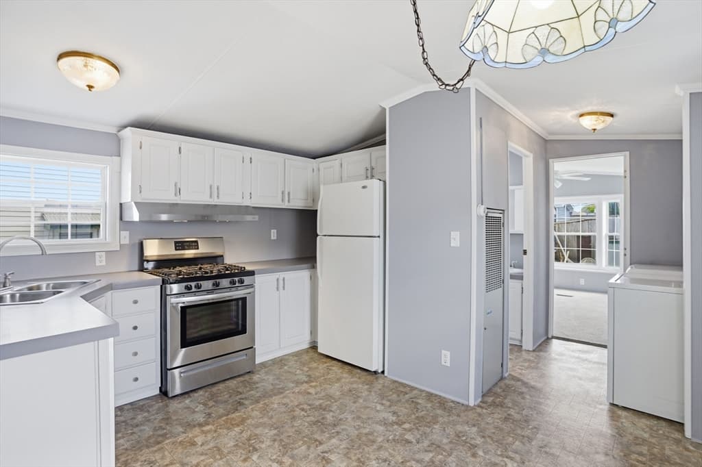 548 Kenyon Ave # 42, Attleboro MA 02703 photo 11