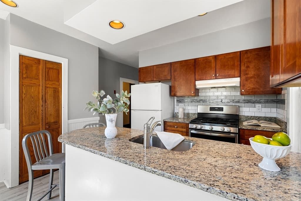 Condominium at 2 Thorndike St # 2, Arlington MA 02474, Arlington, photo 12 of 22