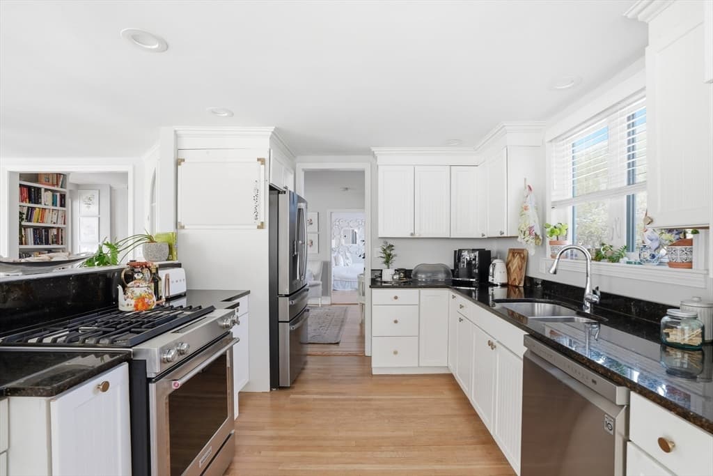 Single Family Residence at 14 Stockbridge St, Cohasset MA 02025, photo 6 of 20