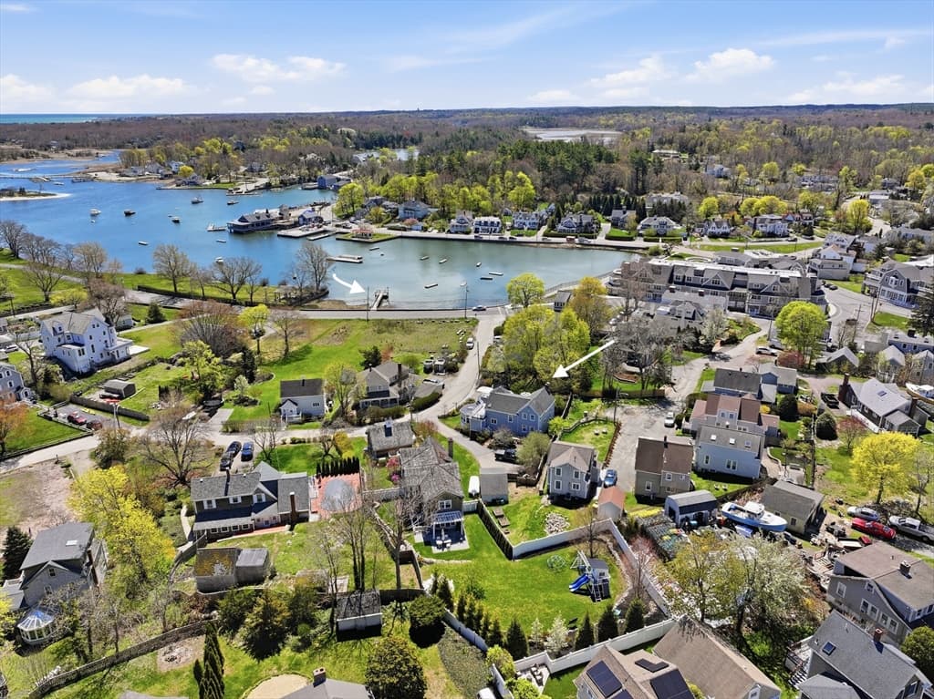 14 Stockbridge St, Cohasset MA 02025