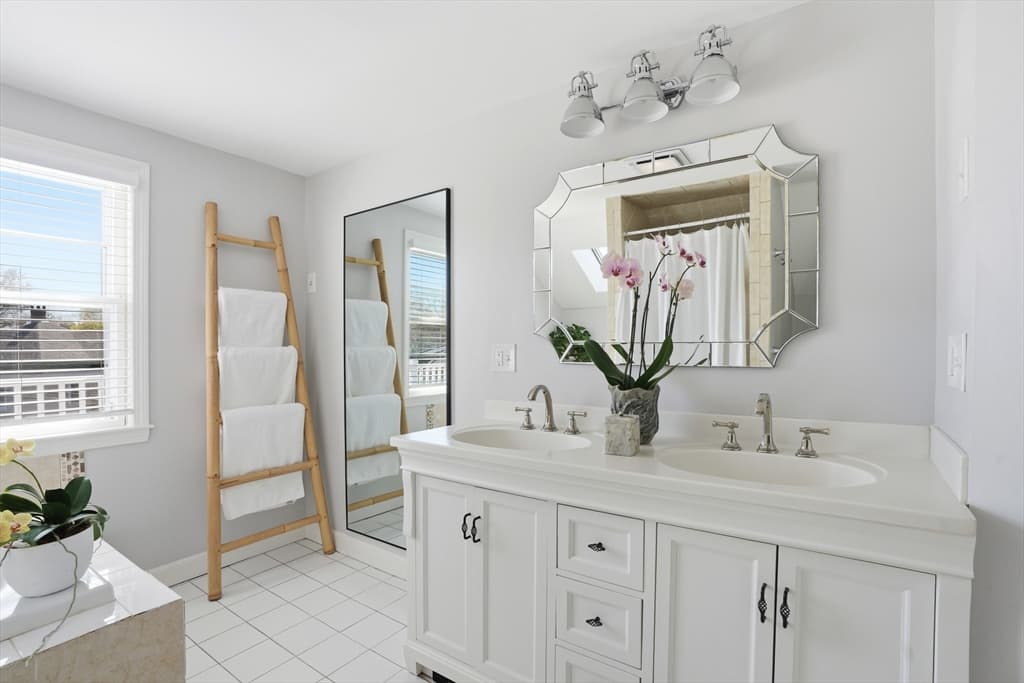 Single Family Residence at 14 Stockbridge St, Cohasset MA 02025, photo 14 of 20