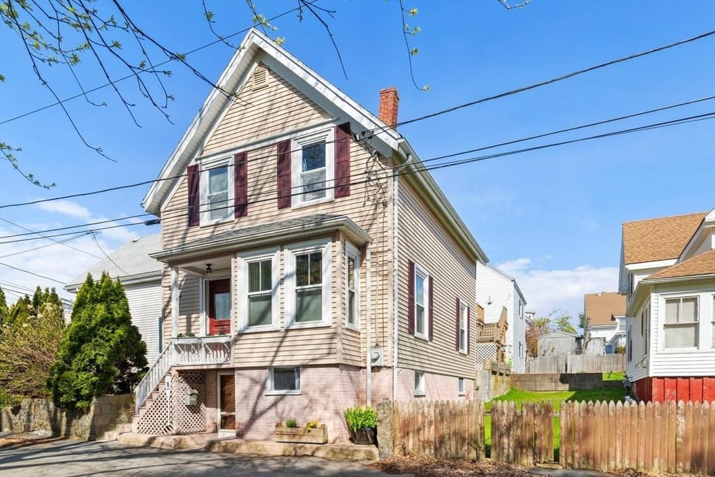 8 1/2 Myrtle Square, Gloucester MA 01930 photo 2