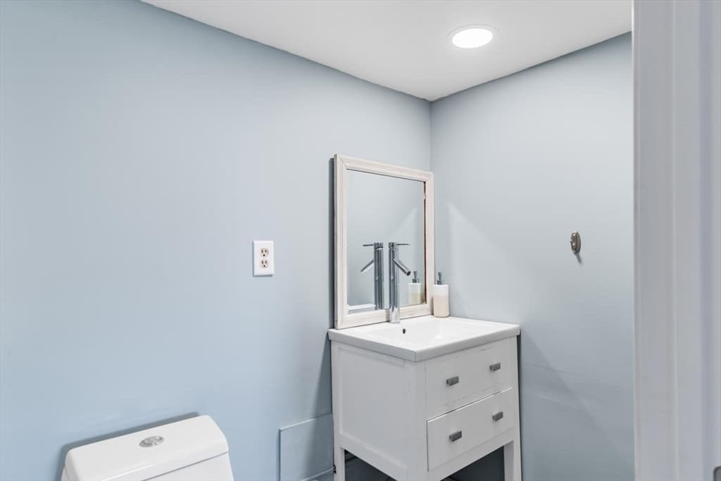 8 1/2 Myrtle Square, Gloucester MA 01930 photo 12