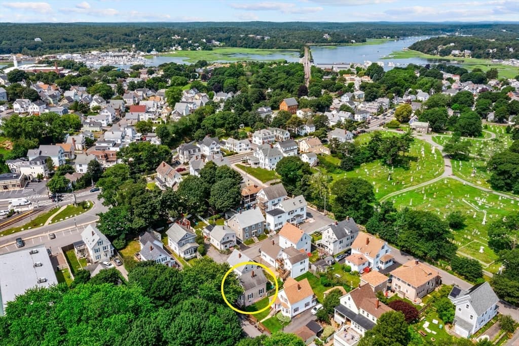 8 1/2 Myrtle Square, Gloucester MA 01930