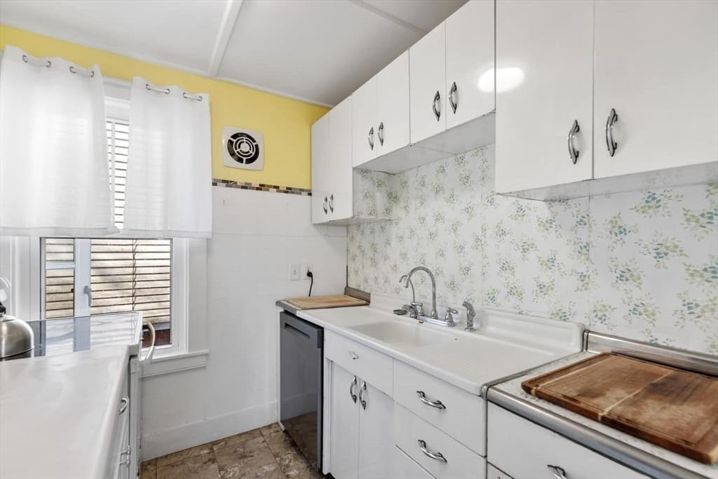 8 1/2 Myrtle Square, Gloucester MA 01930 photo 5