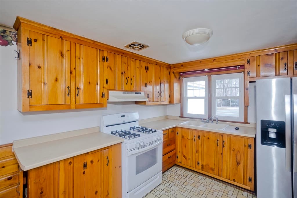 185 East St, Springfield MA 01104 photo 3