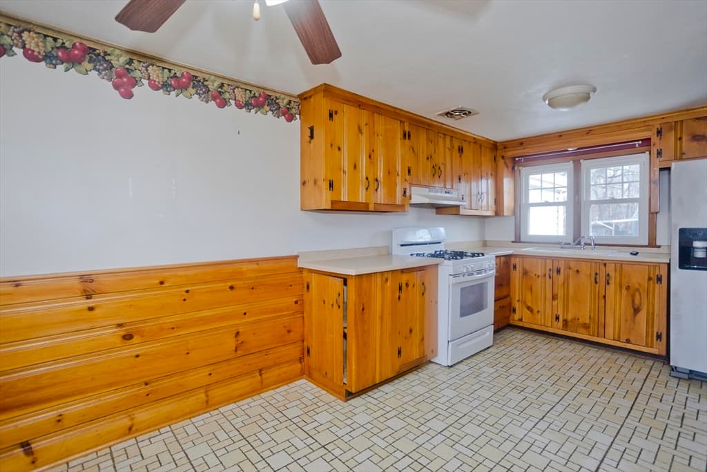 185 East St, Springfield MA 01104 photo 4