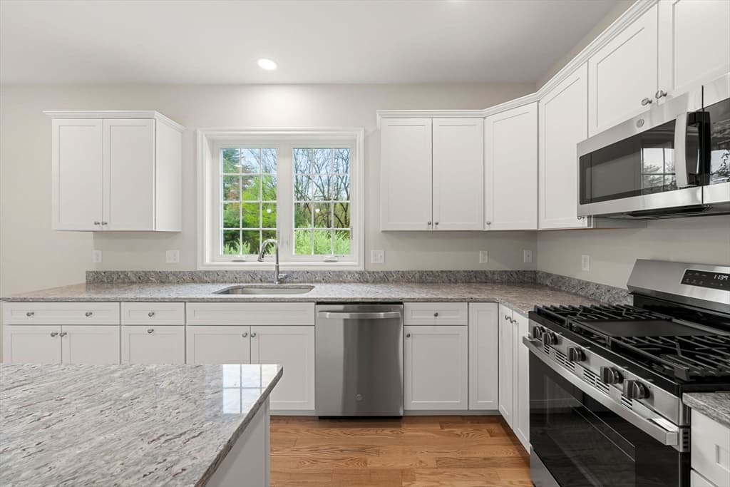 Condominium at 66 Parish Road # 8, Georgetown MA 01833, Georgetown, photo 10 of 40