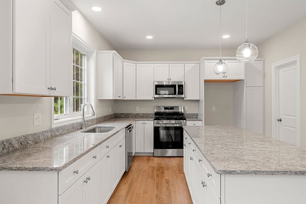Condominium at 66 Parish Road # 8, Georgetown MA 01833, Georgetown, photo 8 of 40