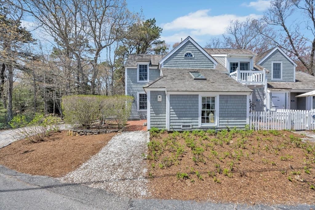 Condominium at 28 Flying Cloud Cir # 28, Mashpee MA 02649, photo 6 of 33