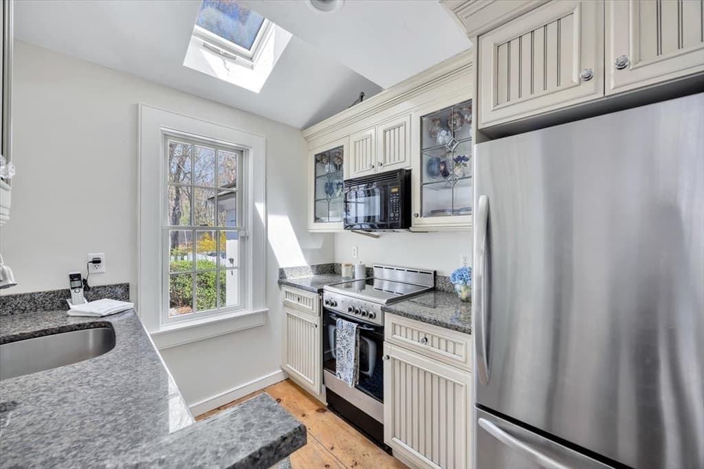Condominium at 28 Flying Cloud Cir # 28, Mashpee MA 02649, photo 13 of 33
