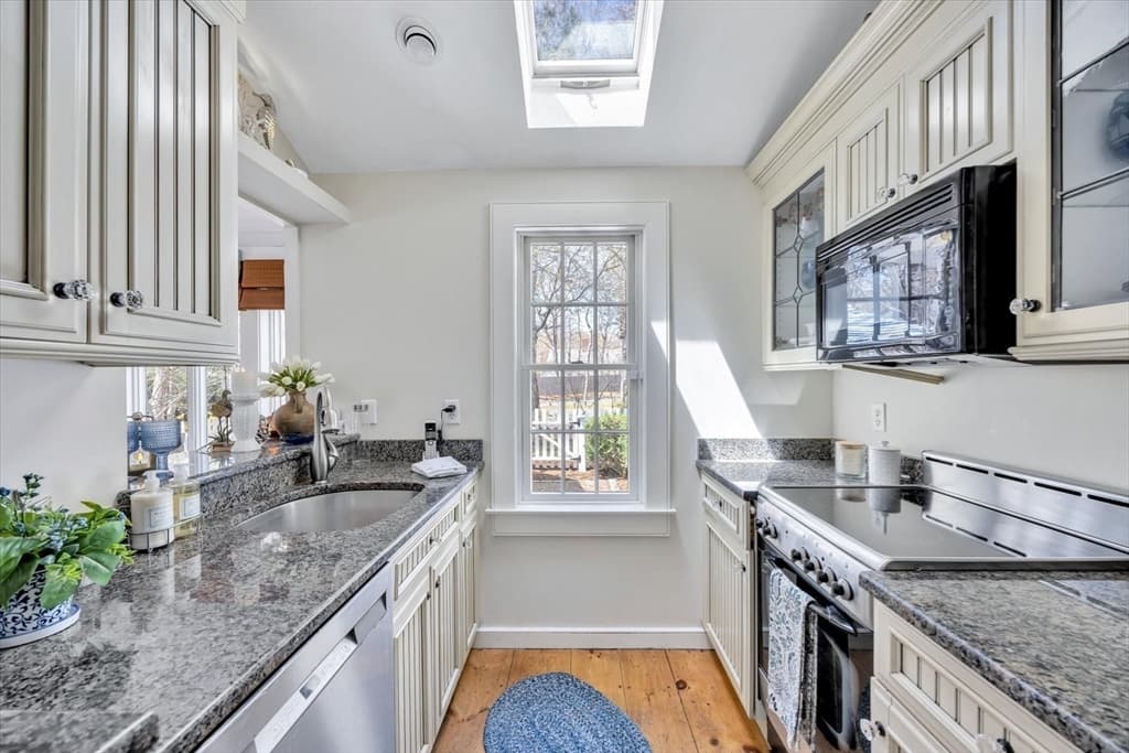 Condominium at 28 Flying Cloud Cir # 28, Mashpee MA 02649, photo 12 of 33