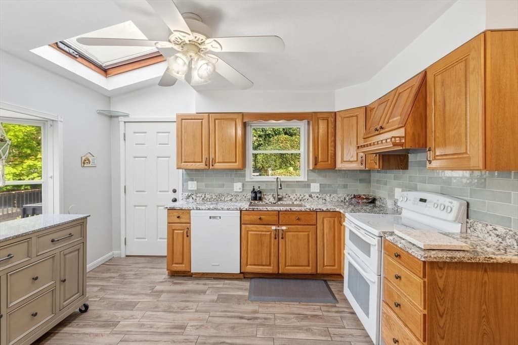 29 Woodlawn St, Lynn MA 01904 photo 4