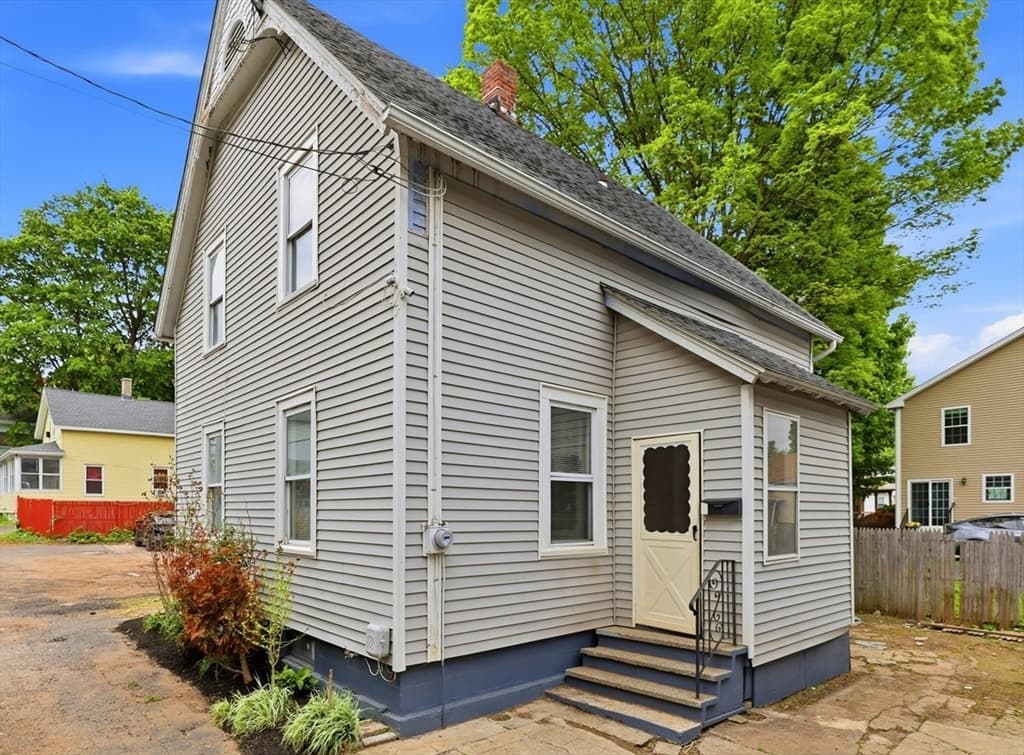 9 Owens Pl, Holyoke MA 01040 photo 3