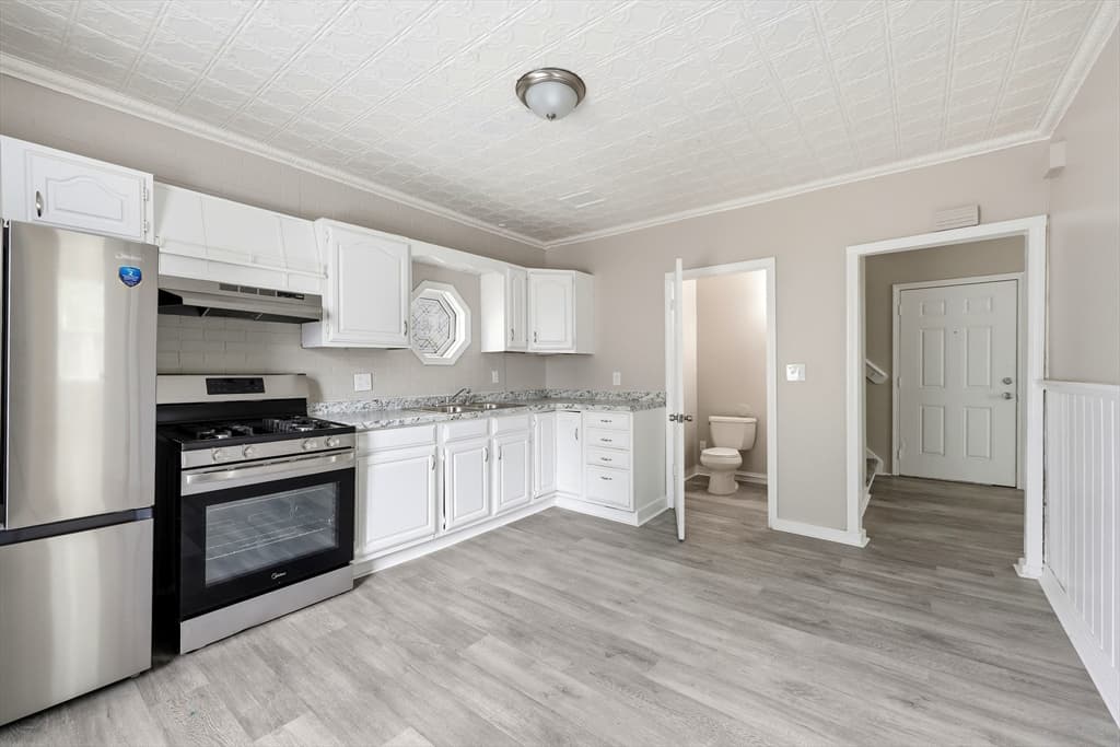 9 Owens Pl, Holyoke MA 01040