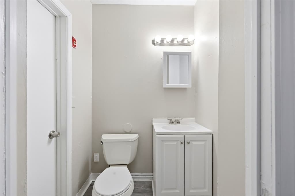 9 Owens Pl, Holyoke MA 01040 photo 4