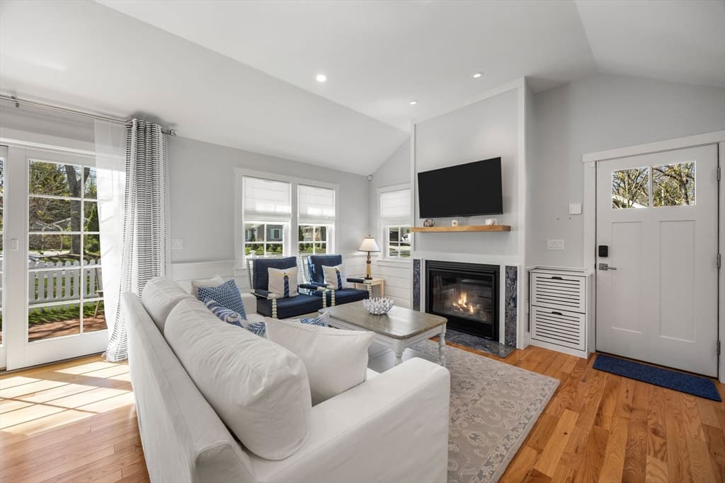 Condominium at 16 Second # 4, Barnstable MA 02655, photo 5 of 40
