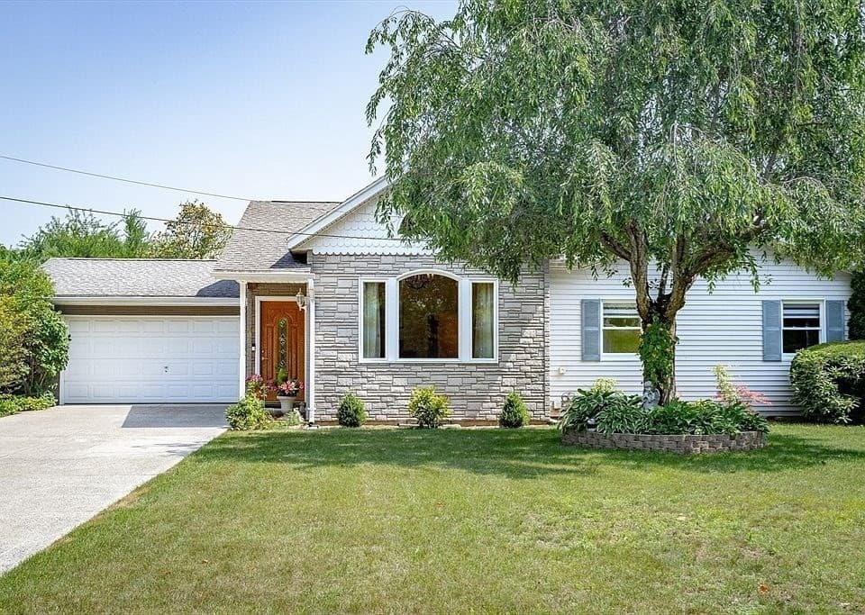 24 Old Feeding Hills Rd, Westfield MA 01085