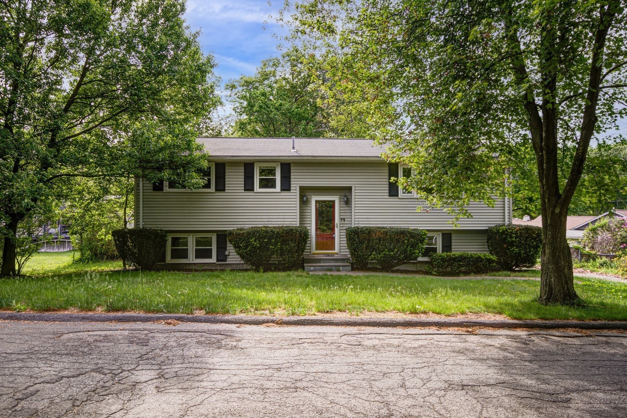 Single Family Residence at 19 Macintosh Ave, Marlborough MA 01752, Marlborough, photo 5 of 39