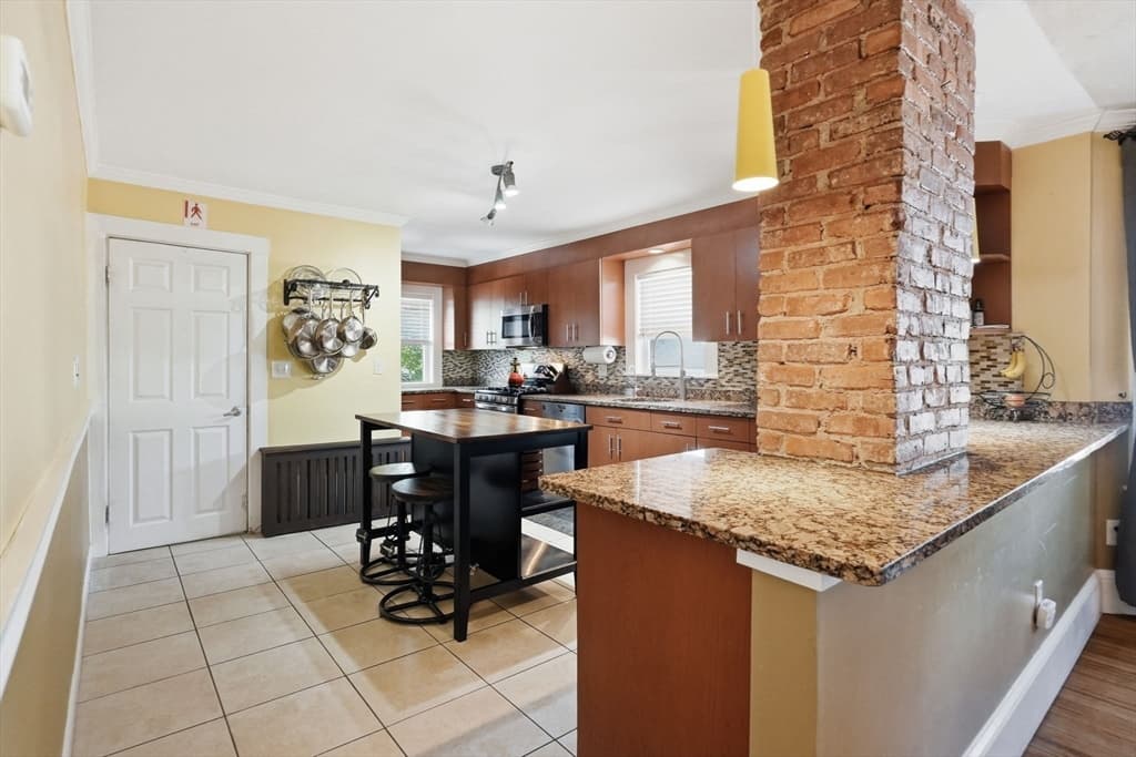 Condominium at 139 Sycamore St. # 139, Belmont MA 02478, photo 6 of 29
