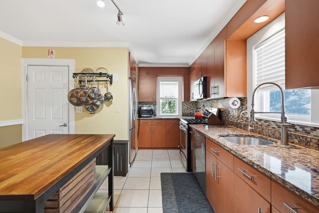 Condominium at 139 Sycamore St. # 139, Belmont MA 02478, photo 7 of 29