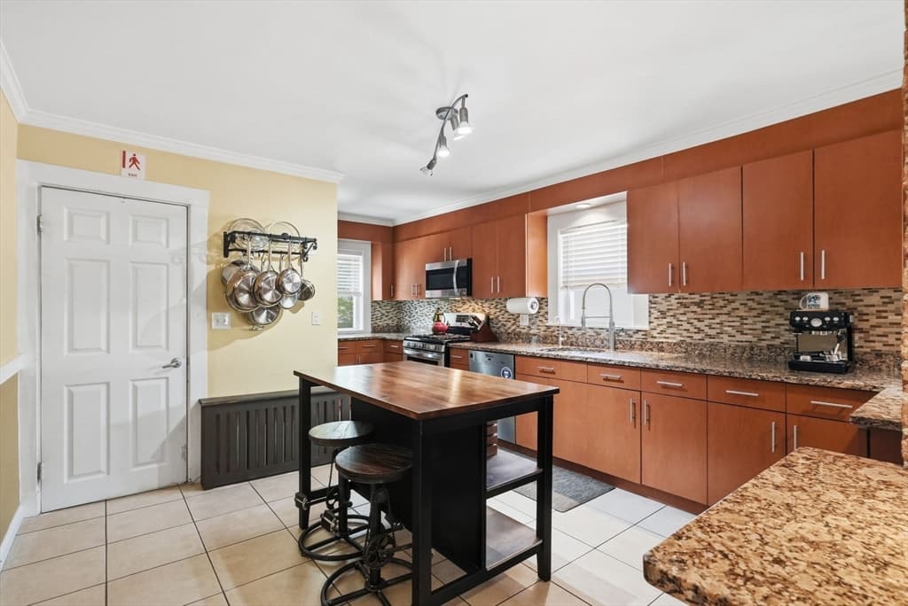 Condominium at 139 Sycamore St. # 139, Belmont MA 02478, photo 5 of 29