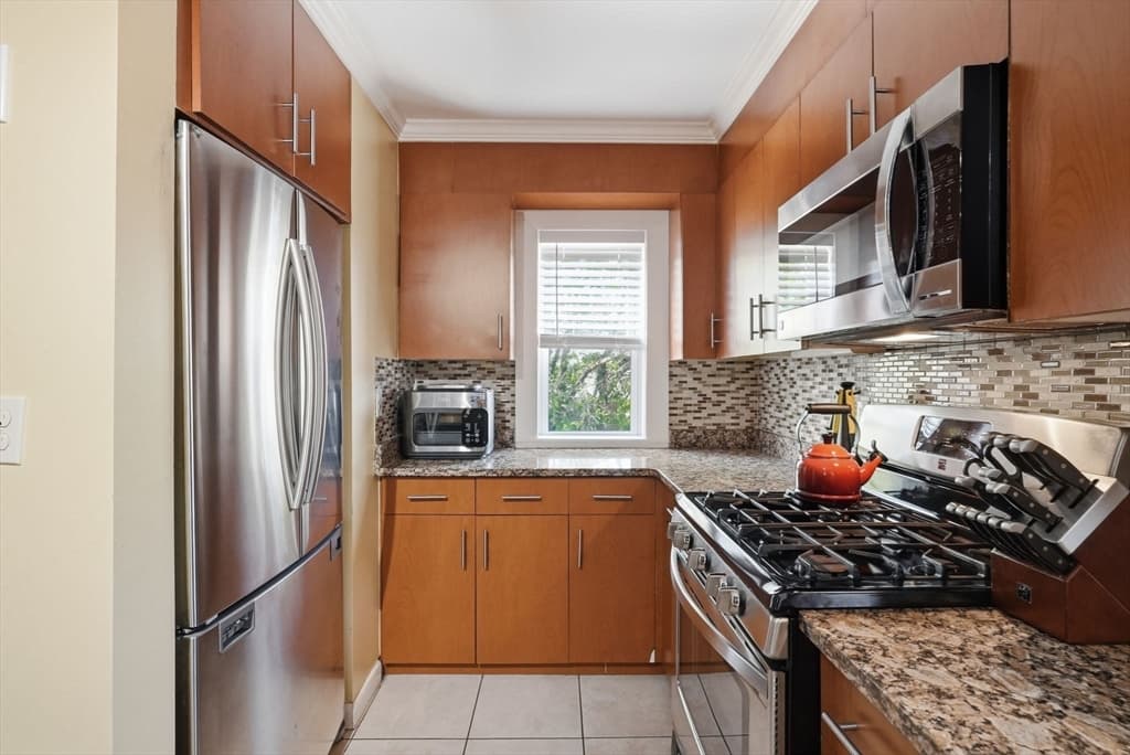 Condominium at 139 Sycamore St. # 139, Belmont MA 02478, photo 8 of 29