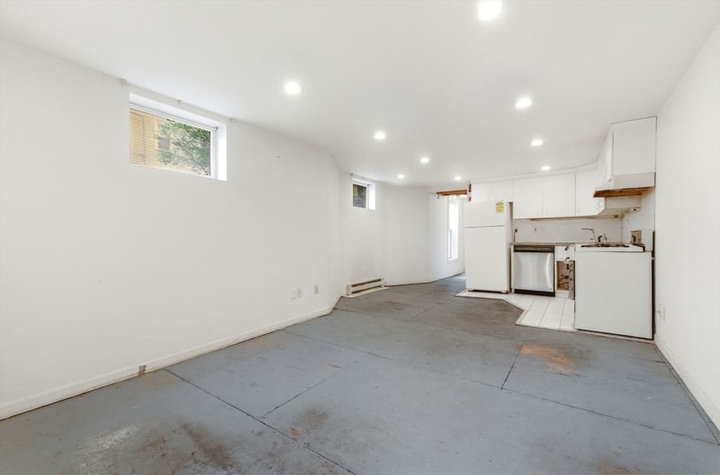 Condominium at 29-31 Washburn Ave # 1B, Cambridge MA 01240, Cambridge, photo 3 of 14