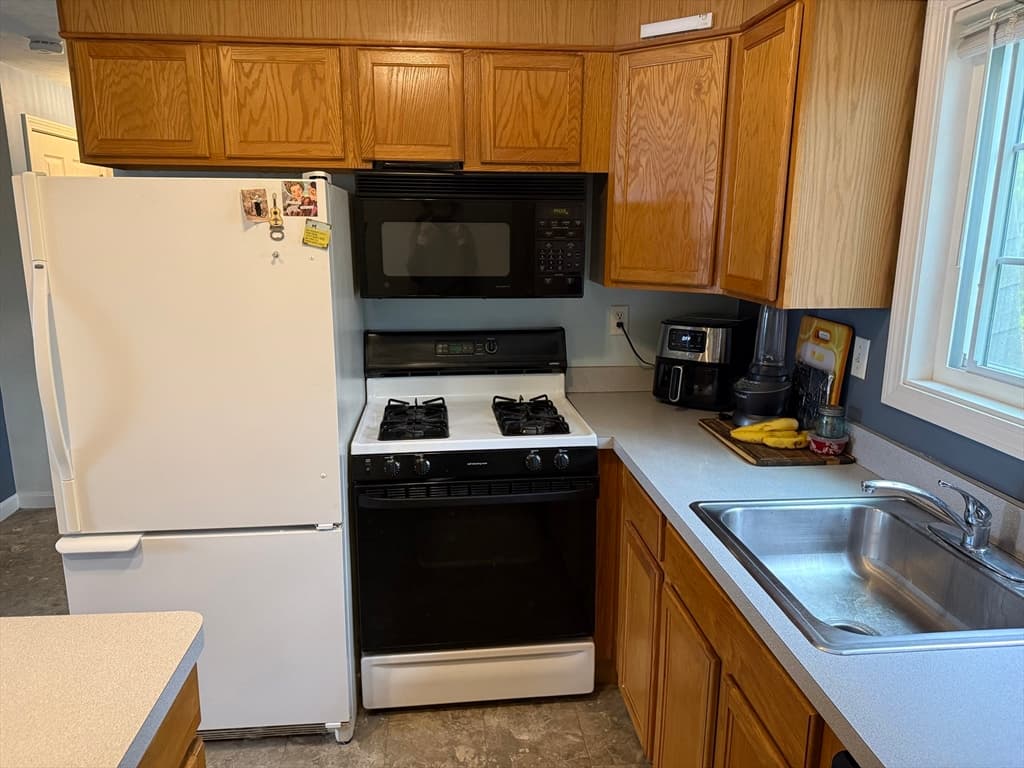 18 A St, Wrentham MA 02093 photo 3