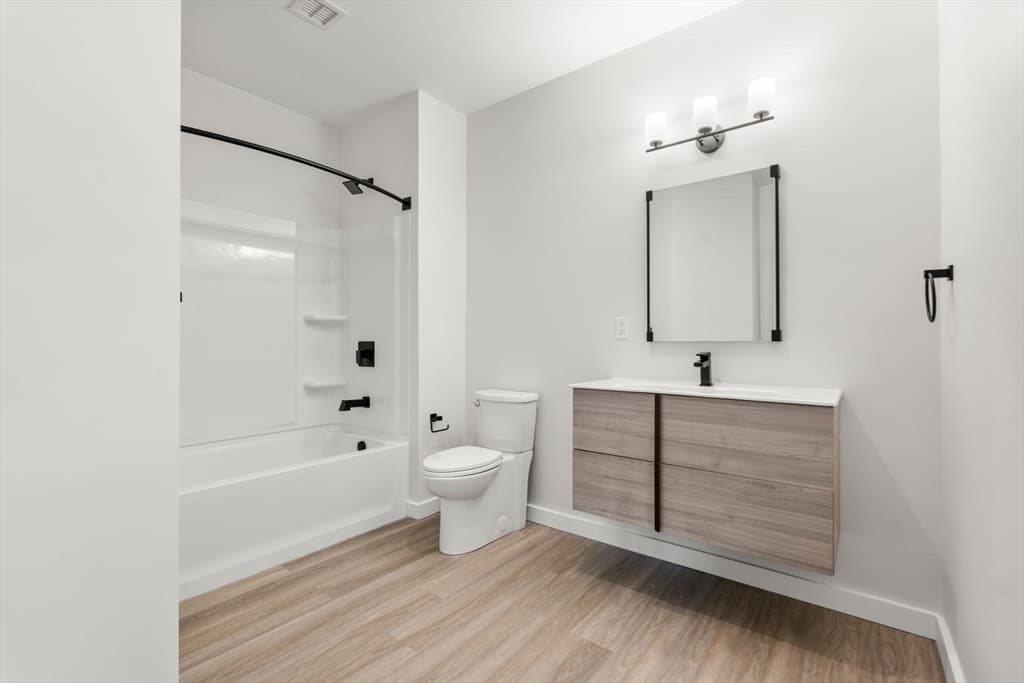 Condominium at 10 Somerset # 406, Winthrop MA 02152, Winthrop, photo 5 of 14