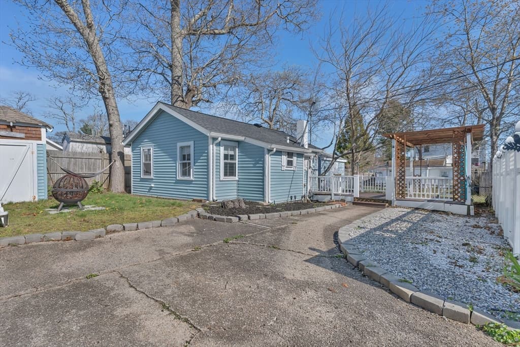 10-R Barnes St, Wareham MA 02571