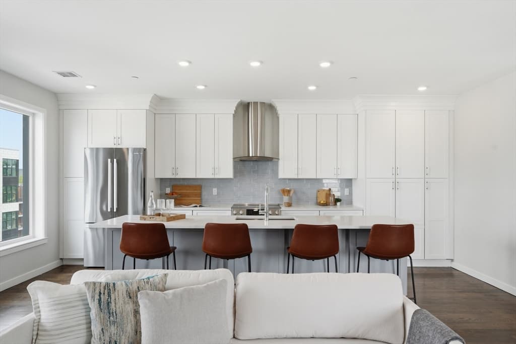 Condominium at 267 Old Colony # 601, Boston MA 02127, Boston, photo 2 of 40