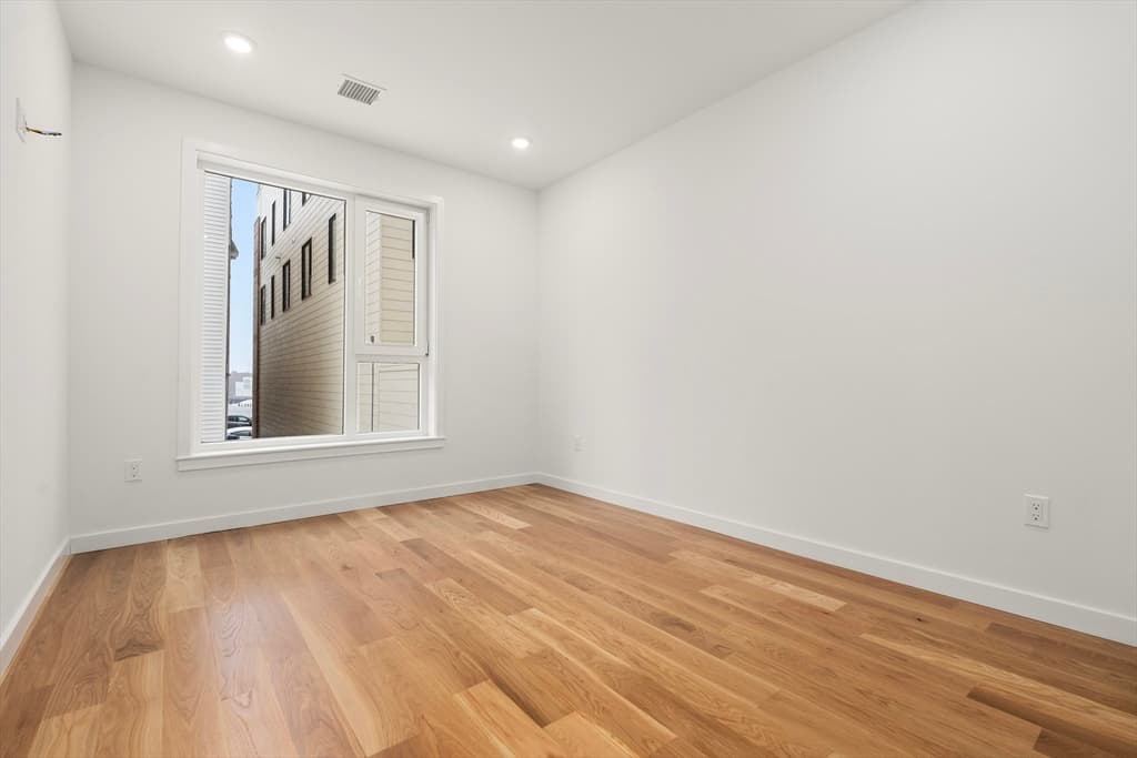 Condominium at 267 Old Colony # 310, Boston MA 02127, Boston, photo 10 of 23