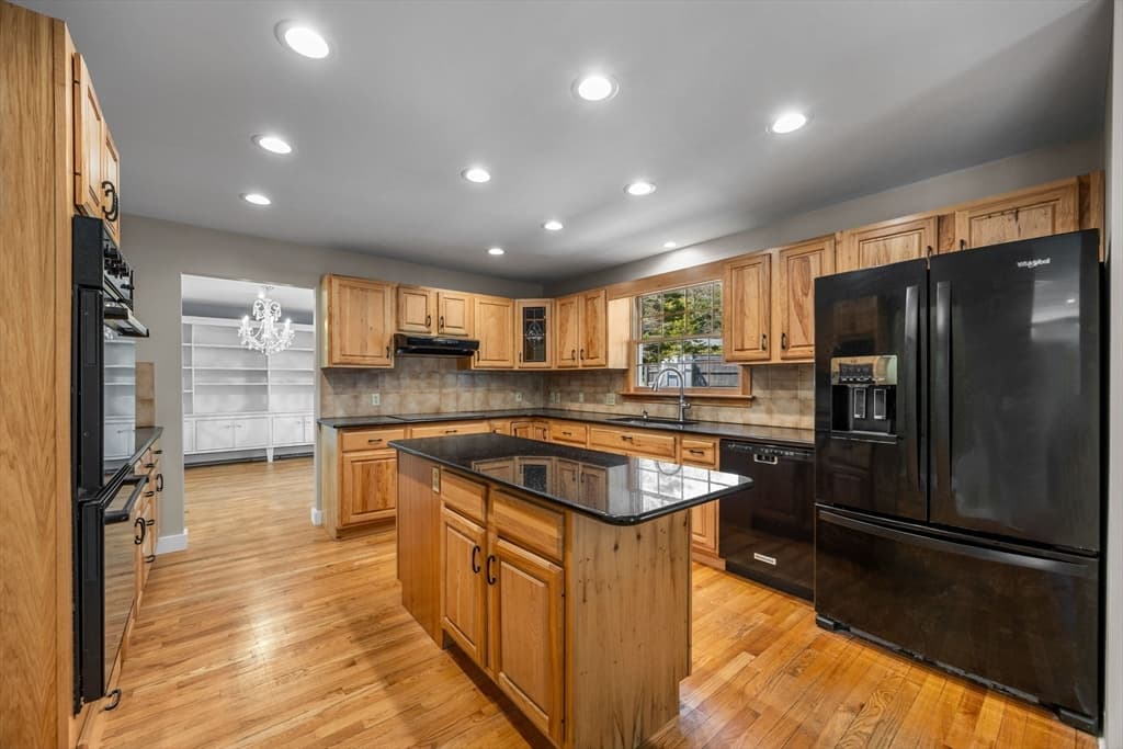 Single Family Residence at 1 Boat House Dr, Wareham MA 02571, Wareham, photo 17 of 42