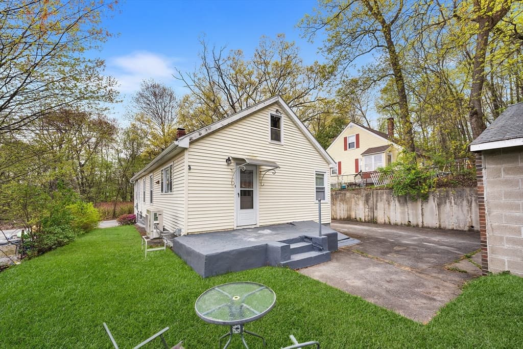 Single Family Residence at 43 Belcourt Rd, Worcester MA 01605, photo 22 of 26
