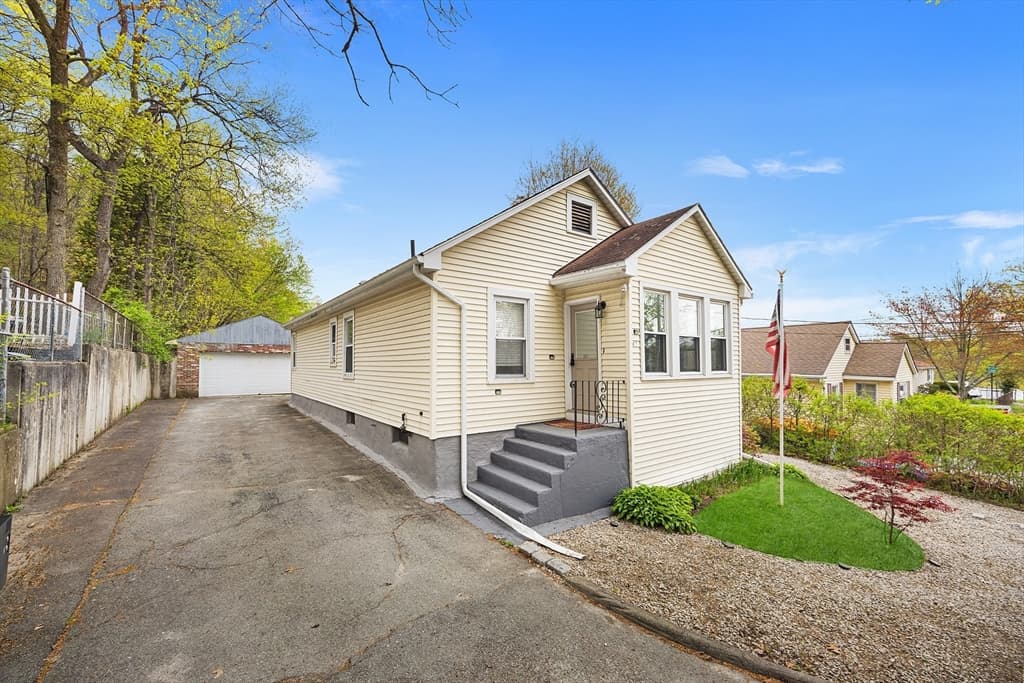 43 Belcourt Rd, Worcester MA 01605