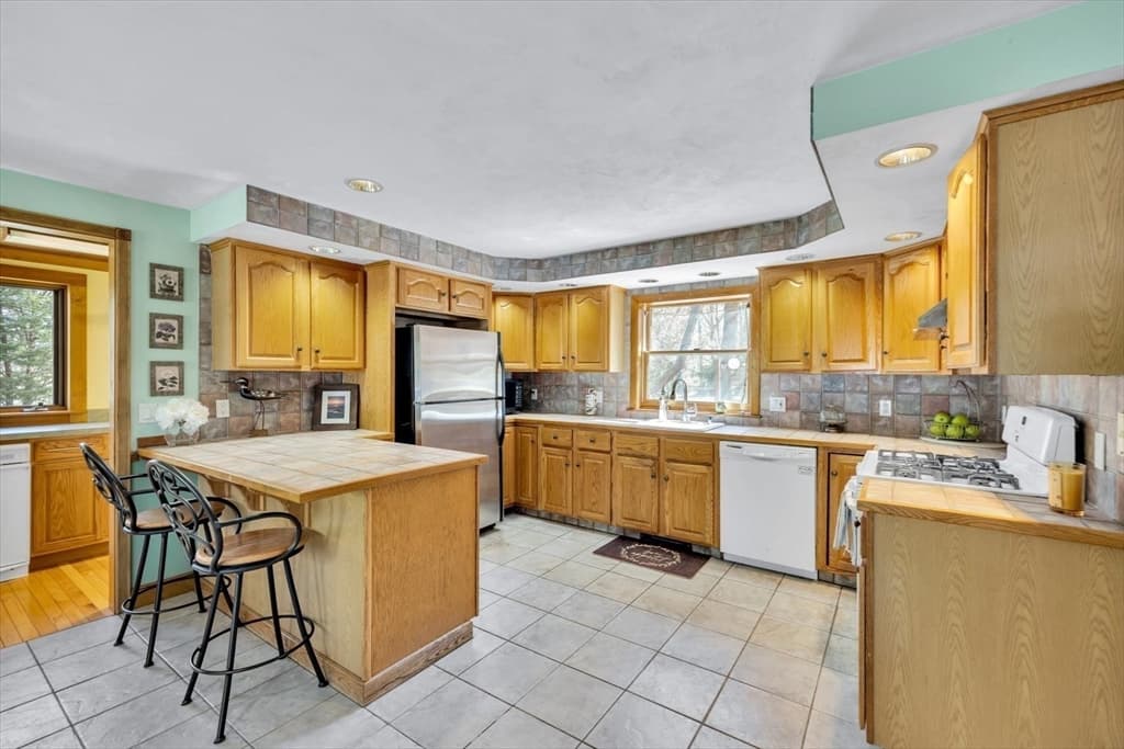 Single Family Residence at 34 Hilltop Dr, Bourne MA 02561, photo 14 of 42