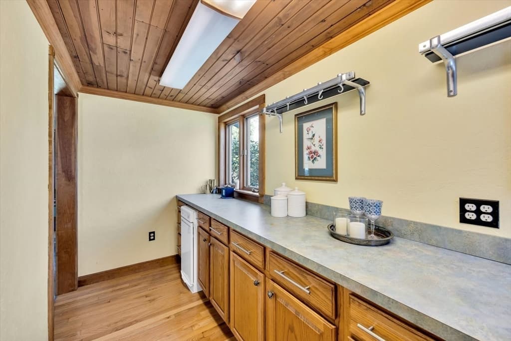 Single Family Residence at 34 Hilltop Dr, Bourne MA 02561, photo 18 of 42