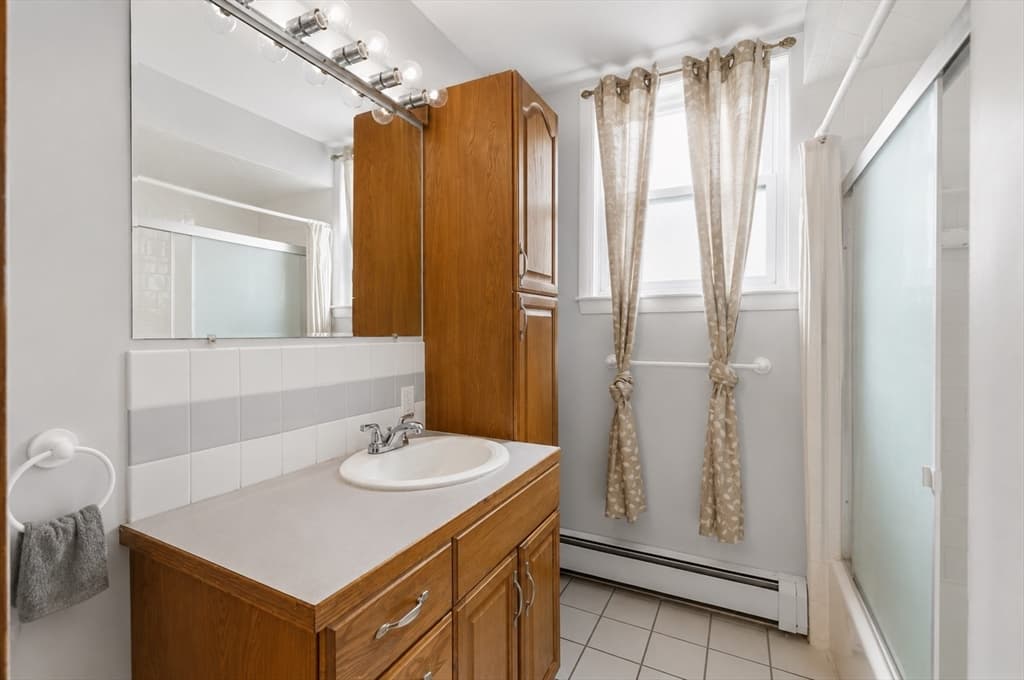 3 Family at 600 Broadway, Fall River MA 02724, photo 13 of 39