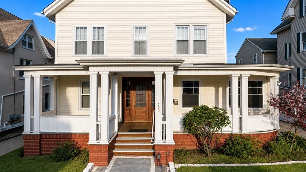 600 Broadway, Fall River MA 02724
