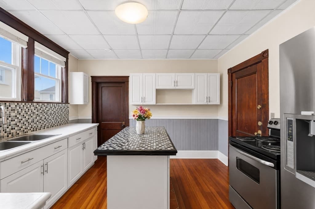 3 Family at 600 Broadway, Fall River MA 02724, photo 9 of 39