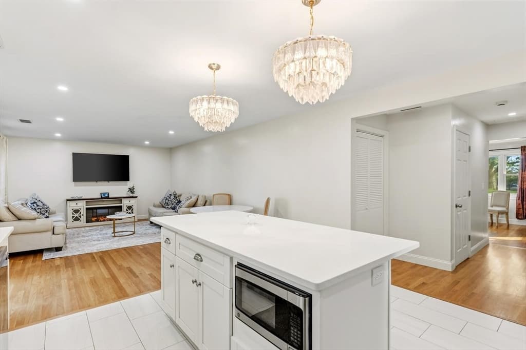 Single Family Residence at 423 Bedford St, Lexington MA 02420, photo 11 of 33