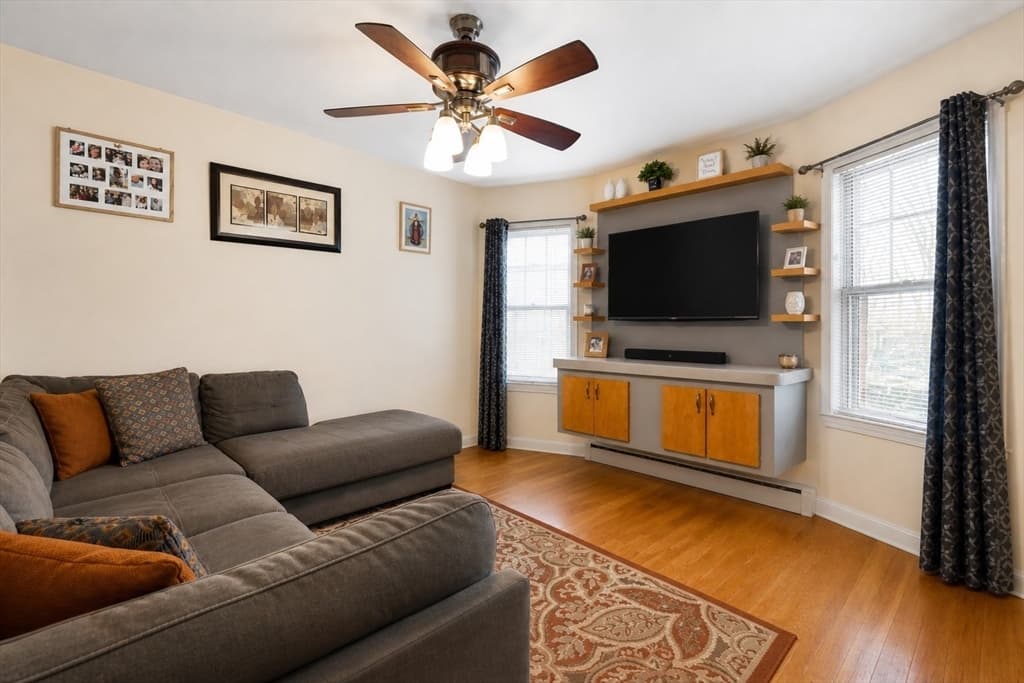 5+ Family - 5+ Units Up/Down at 28 Richardson Cir, Framingham MA 01702, photo 13 of 29
