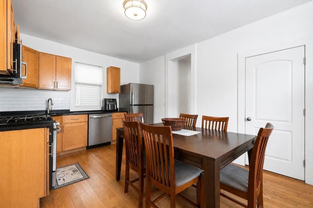 5+ Family - 5+ Units Up/Down at 28 Richardson Cir, Framingham MA 01702, photo 9 of 29