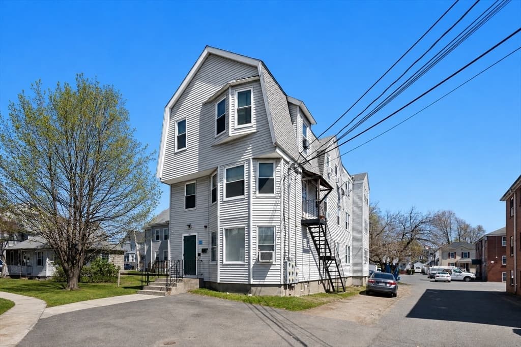 5+ Family - 5+ Units Up/Down at 28 Richardson Cir, Framingham MA 01702, photo 4 of 29