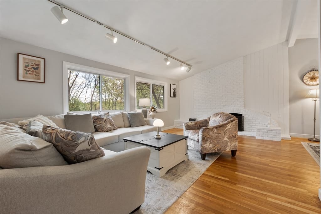 86 Framingham Road, Southborough MA 01772 photo 2